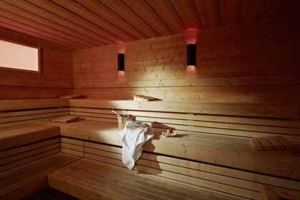 Sauna Secrets: Wellness Wins & Wise Usage Tips