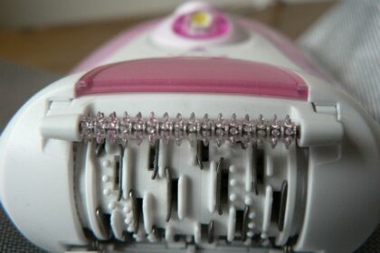 Smooth Moves: Epilators & IPL Devices Unveiled!