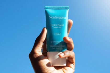 Photo Sunscreen bottle